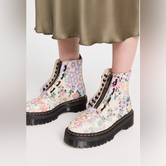 - Dr. Martens
Sinclair Boots Women - Picture 1 of 8